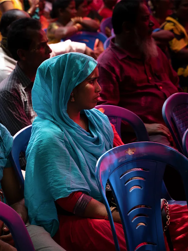 A woman takes part in a meeting (Photo)