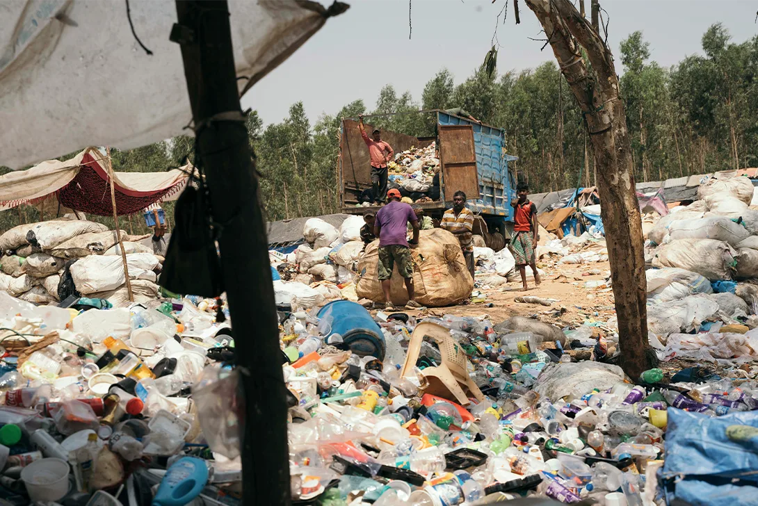 Working on a landfill site (Photo)