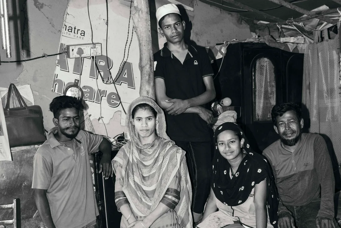 A family in black and white (Photo)